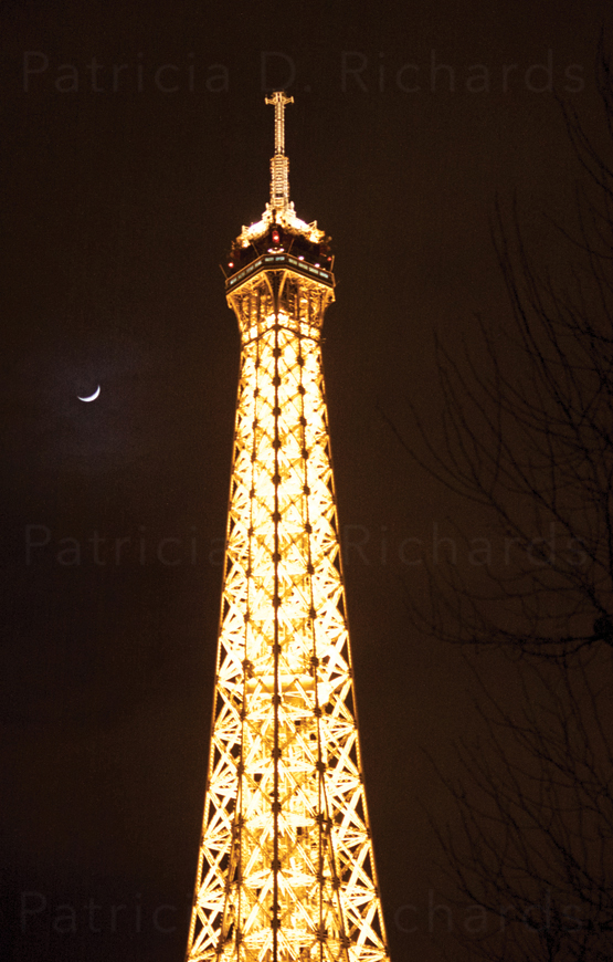 eiffel at night